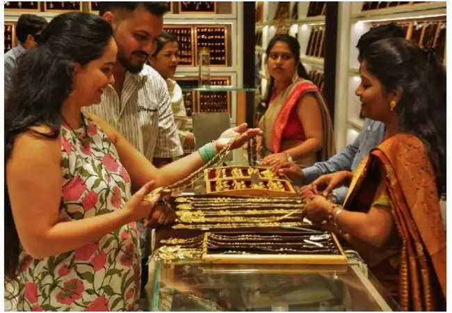 सोने और चांदी की कीमतों में गिरावट: क्या आगे और गिरेंगे दाम?