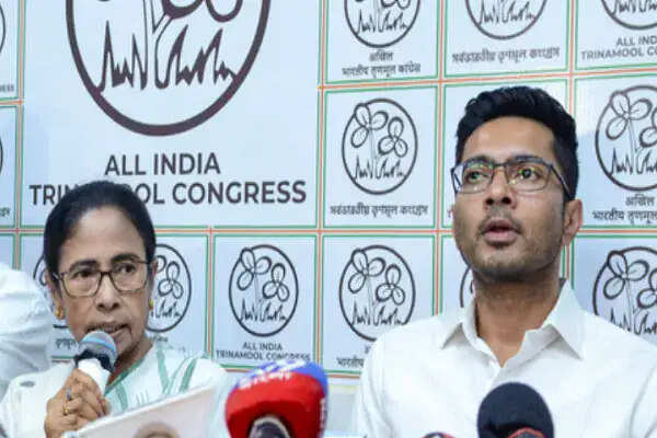 पश्चिम बंगाल में तृणमूल कांग्रेस का विभाजन: एनडीए ने ममता बनर्जी और अभिषेक बनर्जी पर आरोप लगाए