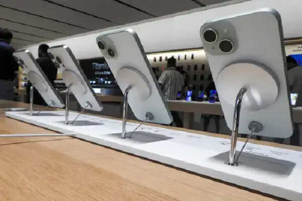 भारत में आईफोन निर्यात में अभूतपूर्व वृद्धि, वित्त वर्ष 26 में 2 लाख करोड़ रुपए तक पहुंचा