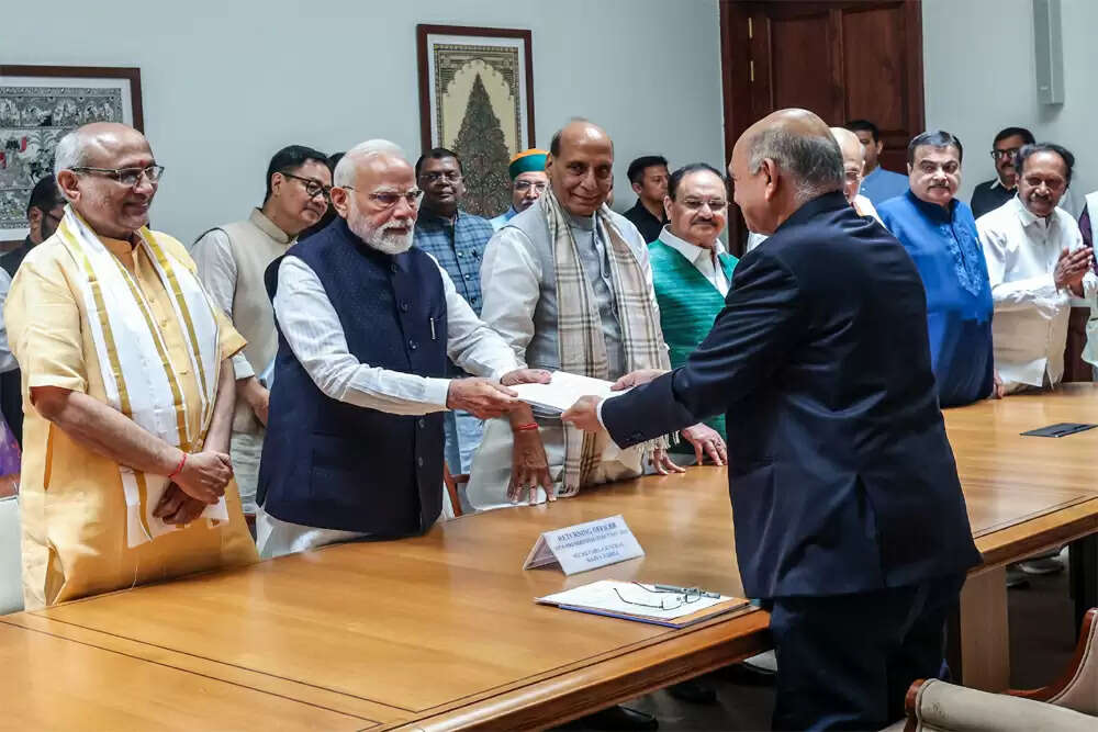 उप राष्ट्रपति चुनाव में एनडीए की मजबूती और विपक्ष की दुविधा