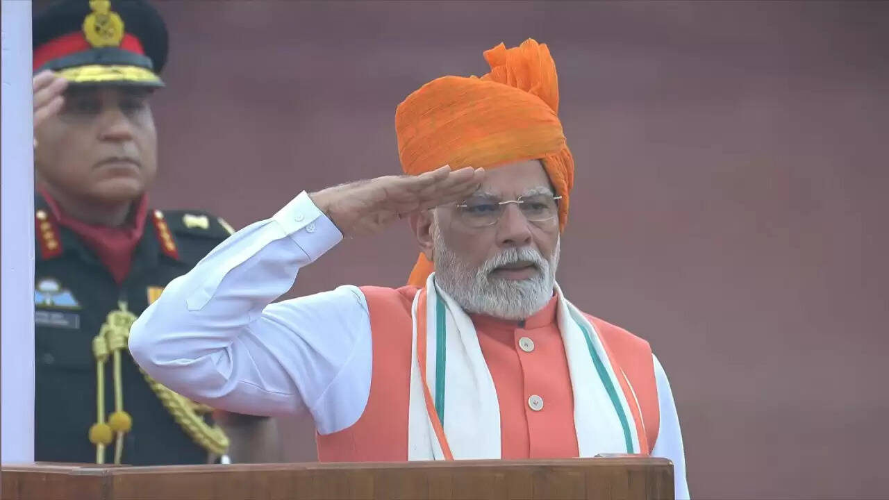 प्रधानमंत्री मोदी का 79वां स्वतंत्रता दिवस: पगड़ी पहनने की अनोखी परंपरा और आत्मनिर्भरता का संदेश