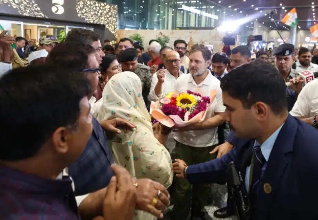 राहुल गांधी का सुल्तानपुर कोर्ट में पेश होना