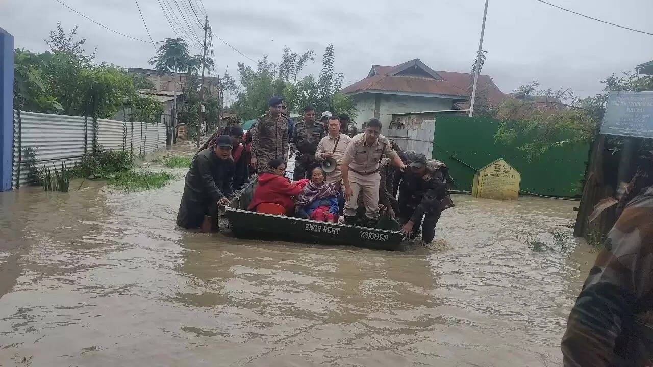 उत्तर सिक्किम में बाढ़: पर्यटक फंसे, बचाव कार्य में बाधाएं