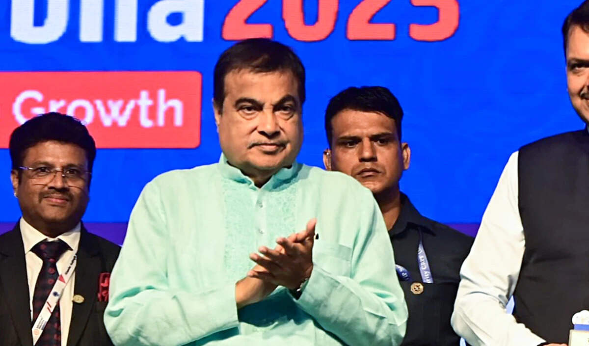 सहकारी बैंकों में नेतृत्व की भूमिका पर नितिन गडकरी का जोर