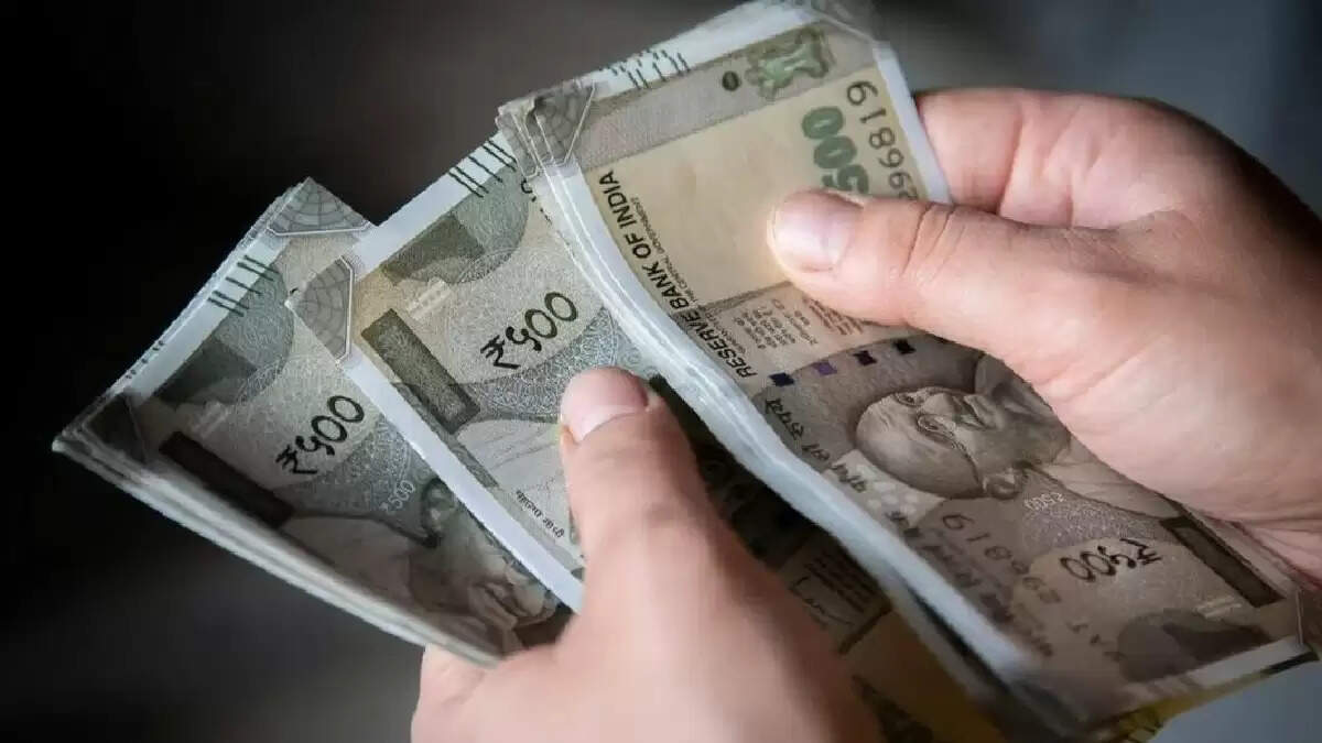 नोएडा में एटीएम कैश वैन से 5 लाख की चोरी, कस्टोडियन पर शक