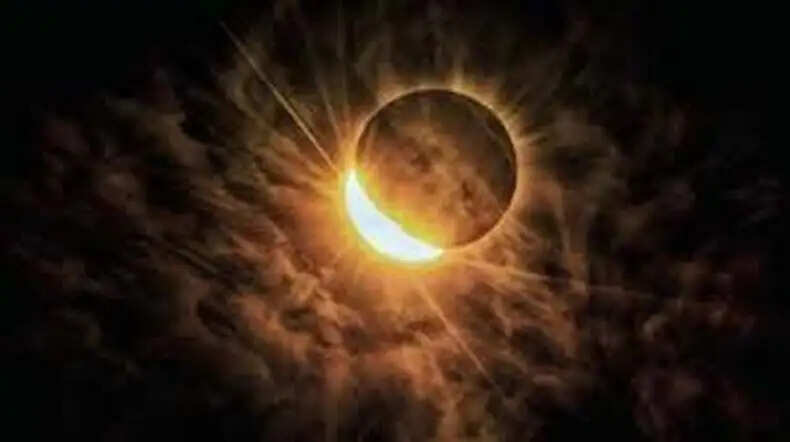 चंद्र ग्रहण का महत्व: होली के दिन ग्रस्तोदय रूप में होगा दर्शन