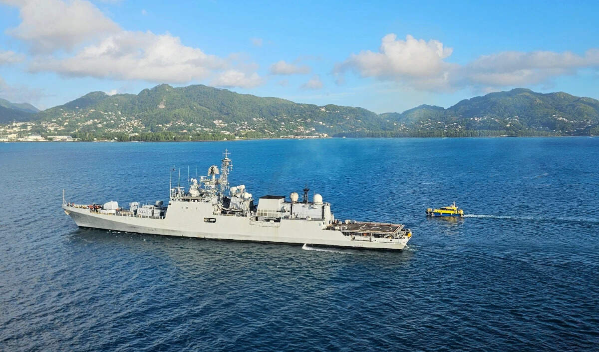 हिंद महासागर में अमेरिकी पनडुब्बी का हमला: 80 ईरानी नाविकों की मौत