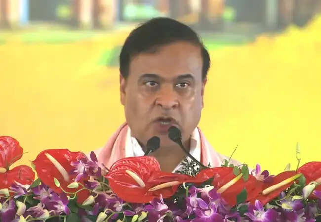 हिमंत बिस्वा सरमा ने दूसरी बार असम के मुख्यमंत्री के रूप में शपथ ली