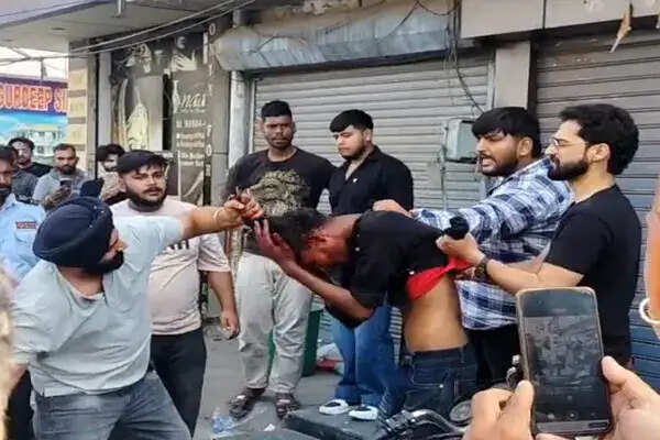 जालंधर में मोबाइल शॉप पर फायरिंग, एक आरोपी पकड़ा गया