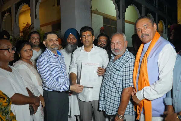 केंद्रीय मंत्री चंद्रशेखर पेम्मासानी ने फगवाड़ा में बाढ़ से हुए नुकसान का किया निरीक्षण
