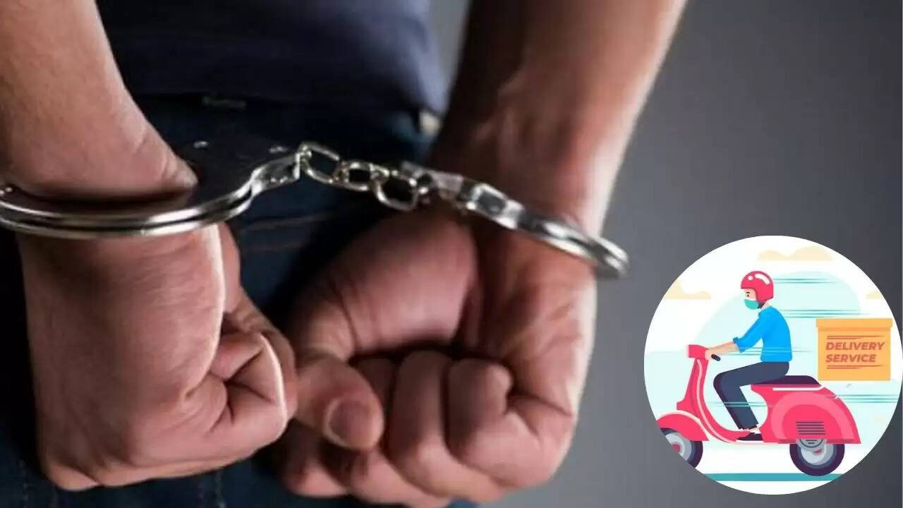 नोएडा में डिलीवरी बॉय द्वारा महिला को ब्लैकमेल करने का मामला