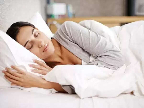 बाईं करवट सोने के फायदे: स्वास्थ्य के लिए लाभकारी उपाय