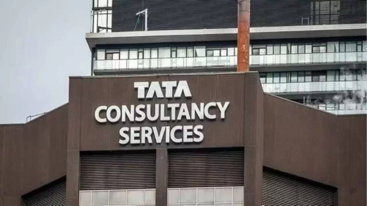 टीसीएस में कर्मचारियों की छंटनी: 12,000 नौकरियों पर खतरा