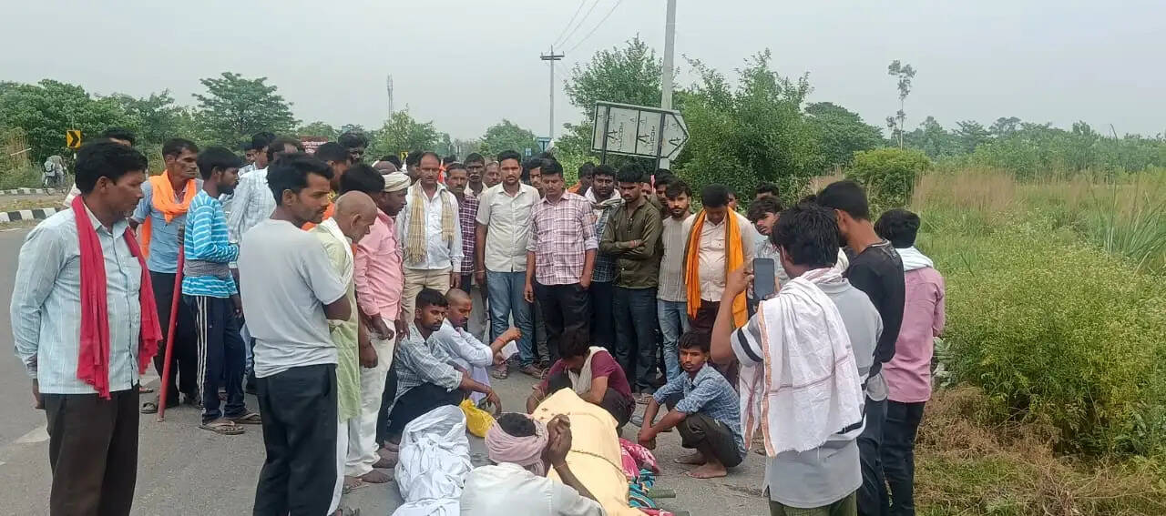 गोंडा-लखनऊ हाईवे पर भीषण सड़क हादसा, पांच की मौत और चार घायल
