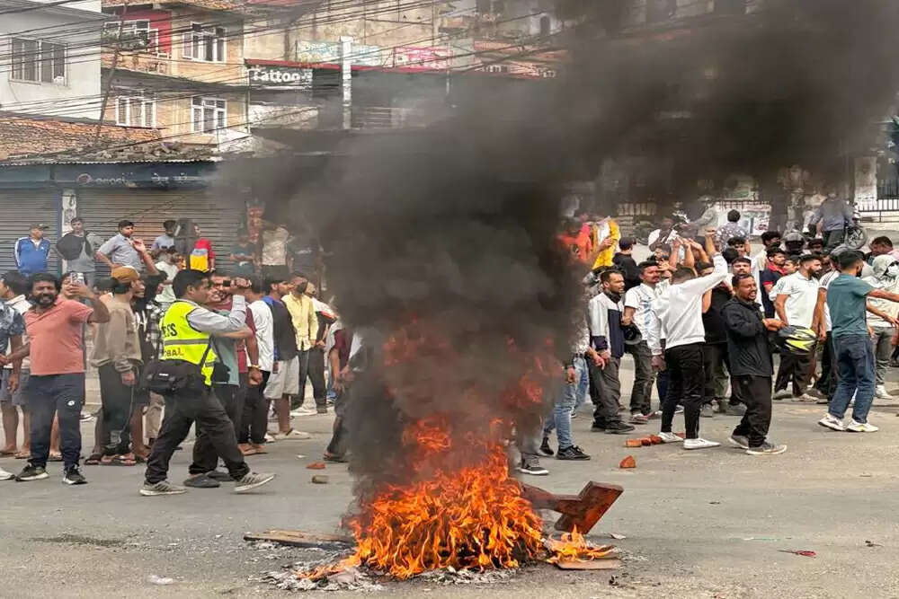 नेपाल में जनरेशन जेड के विरोध प्रदर्शनों से उत्पन्न संकट