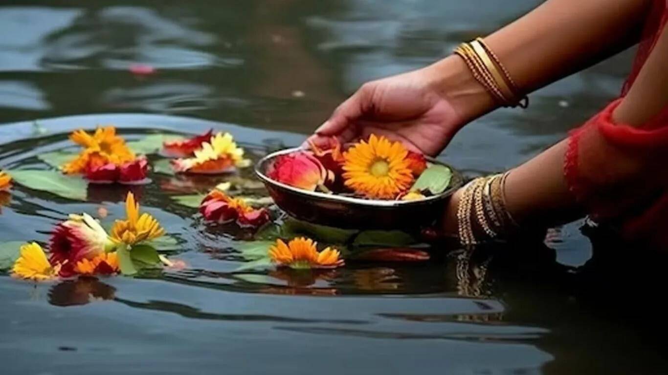 पितृपक्ष में पीपल का पौधा लगाने के लाभ और विधि