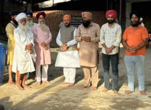 गुरुद्वारा पंजोखरा साहिब में सरोवर से गाद निकालने की सेवा का आरंभ