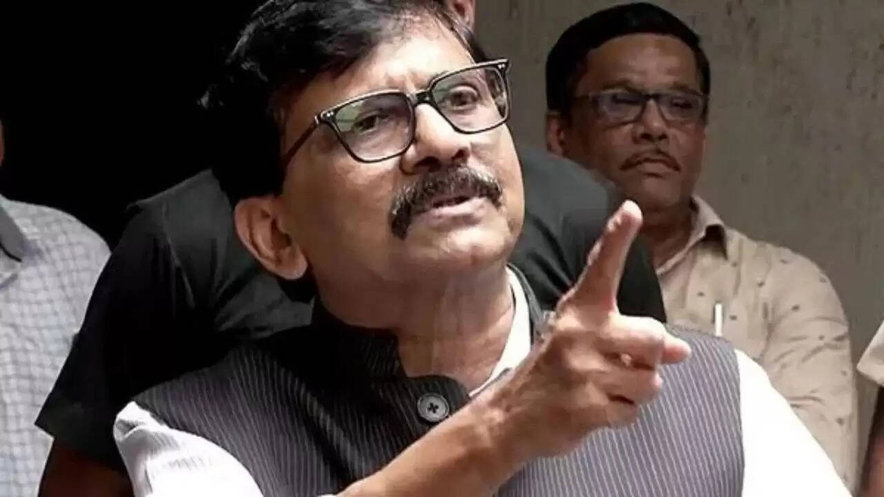 नेपाल में राजनीतिक संकट पर संजय राउत की चेतावनी
