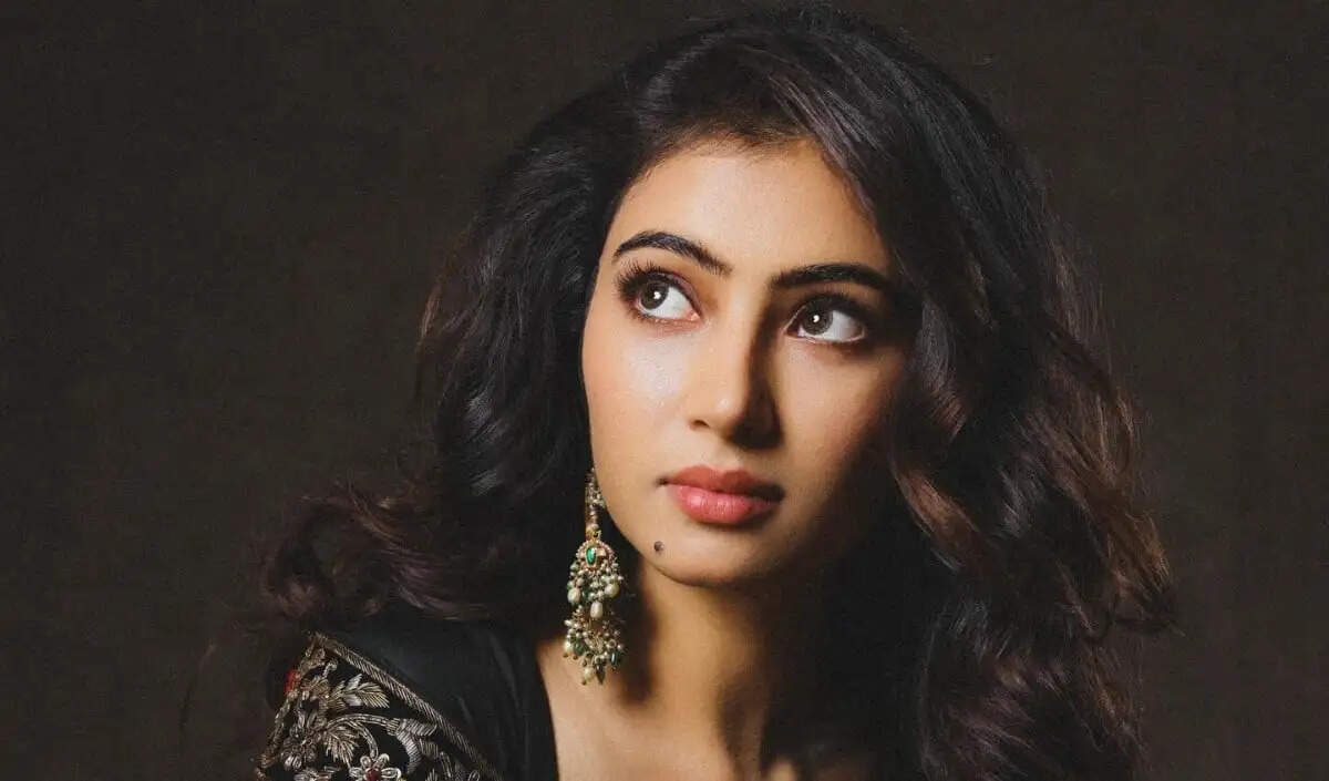 सारा अर्जुन का पुराना वीडियो वायरल, आलिया भट्ट और दीपिका पादुकोण पर साझा किए विचार