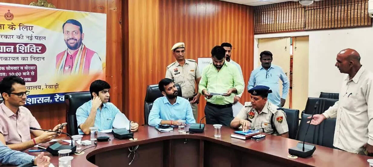 समाधान शिविर में आमजन की शिकायतों का त्वरित निवारण