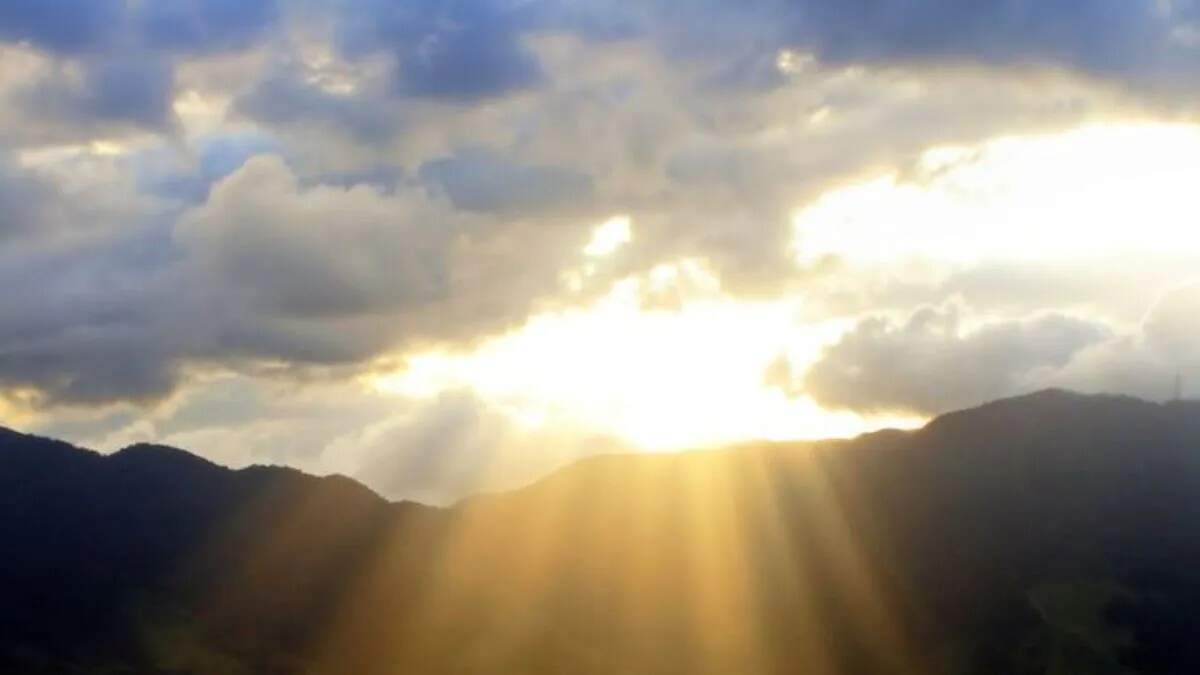 16 अक्टूबर का मौसम: तूफान और बारिश का अलर्ट, जानें अपने क्षेत्र का हाल