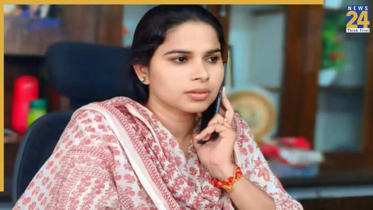 उत्तर प्रदेश में पूजा पाल का निष्कासन: सियासी हलचल तेज
