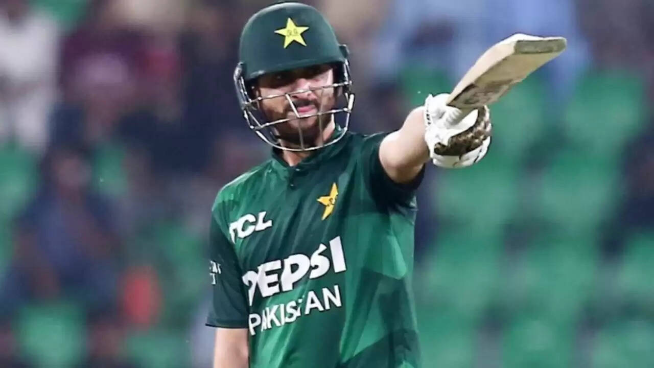 सलमान आगा और सूर्यकुमार यादव के T20I आंकड़ों की तुलना: कौन है बेहतर बल्लेबाज?