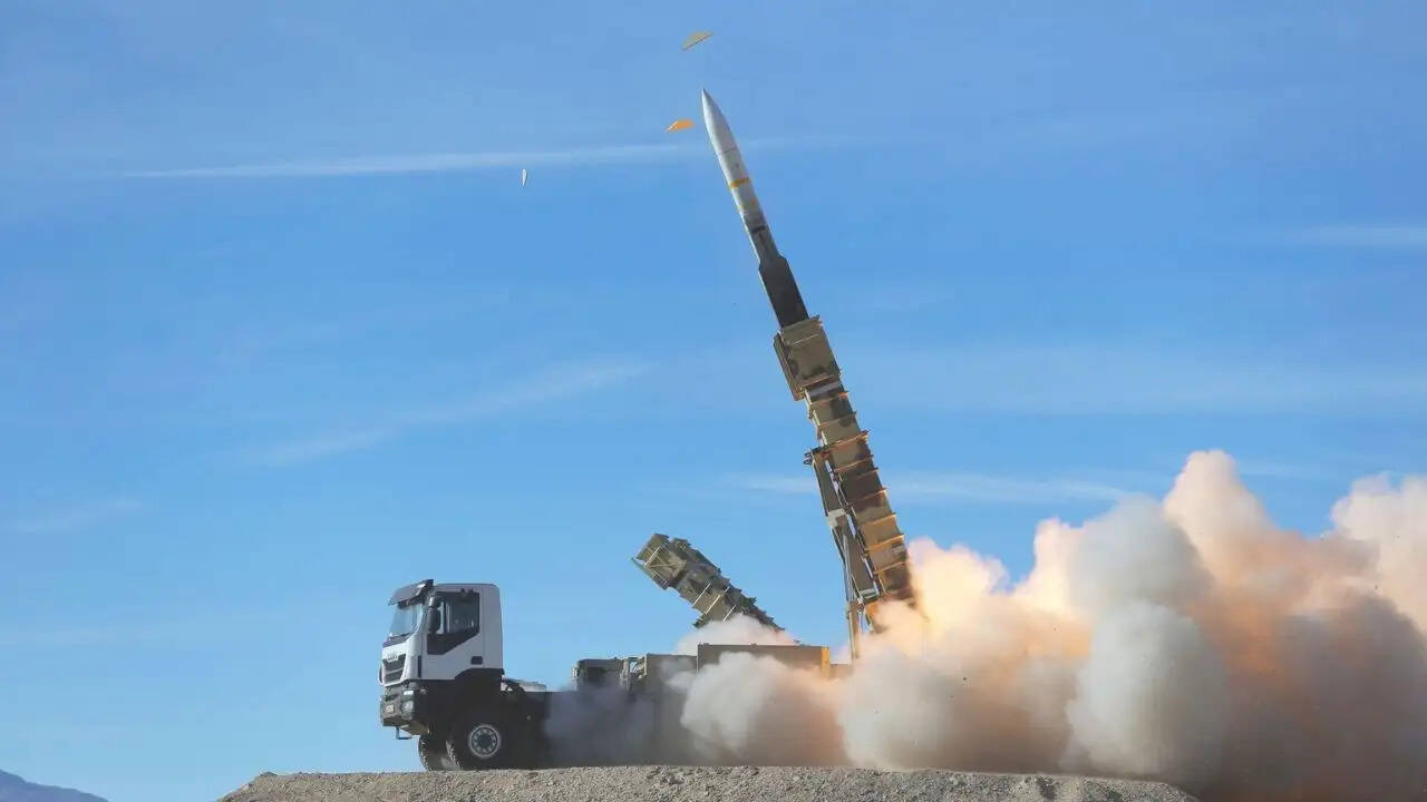 दुबई में मिसाइल हमले का अलर्ट: क्या है स्थिति और क्या करें निवासी?