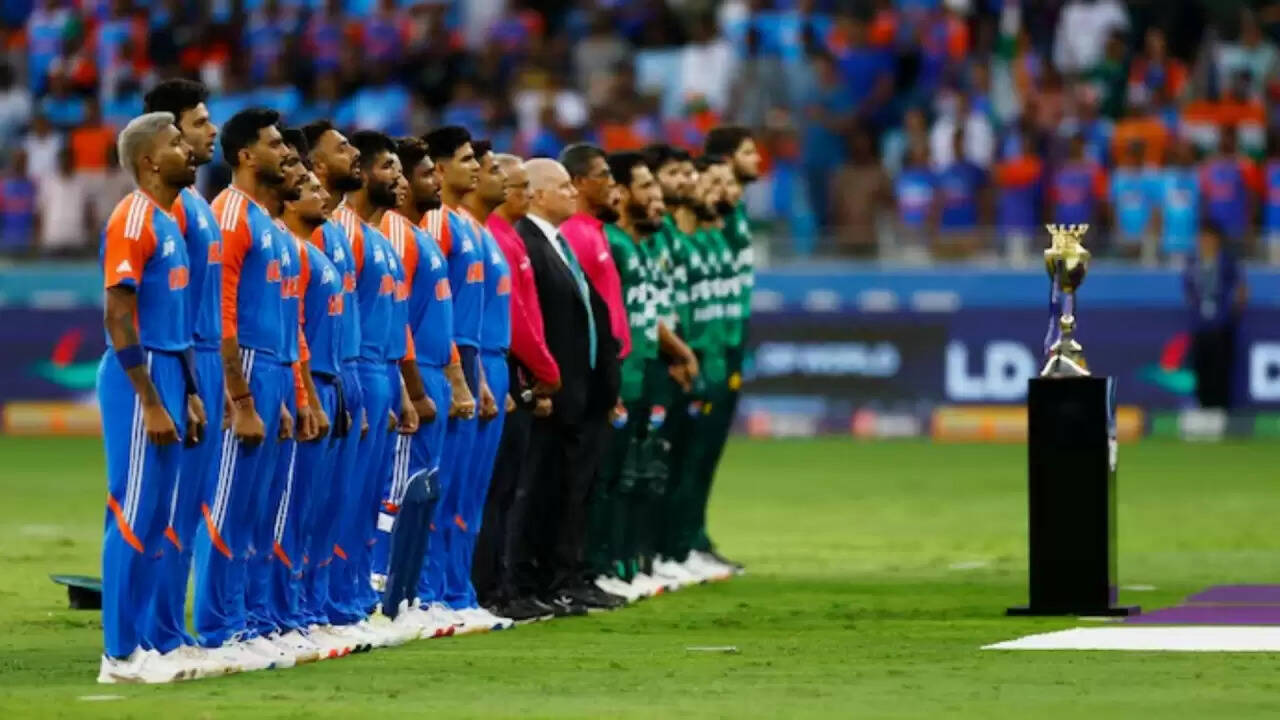 Asia Cup 2025: भारत-पाकिस्तान के बीच 'नो-हैंडशेक' विवाद का असर, क्या खेल भावना लौटेगी?