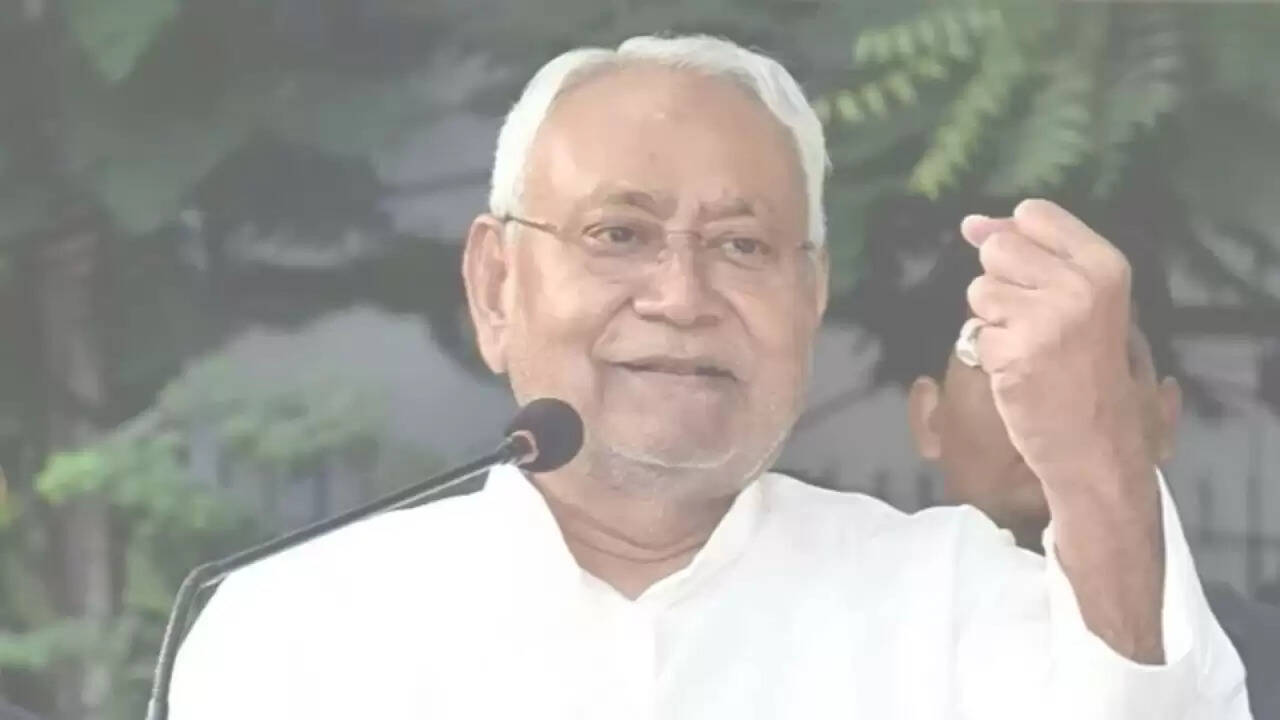 बिहार में शिक्षा को नई दिशा: नीतीश कुमार ने 49 लाख छात्रों के लिए 2,920 करोड़ रुपये का ट्रांसफर किया