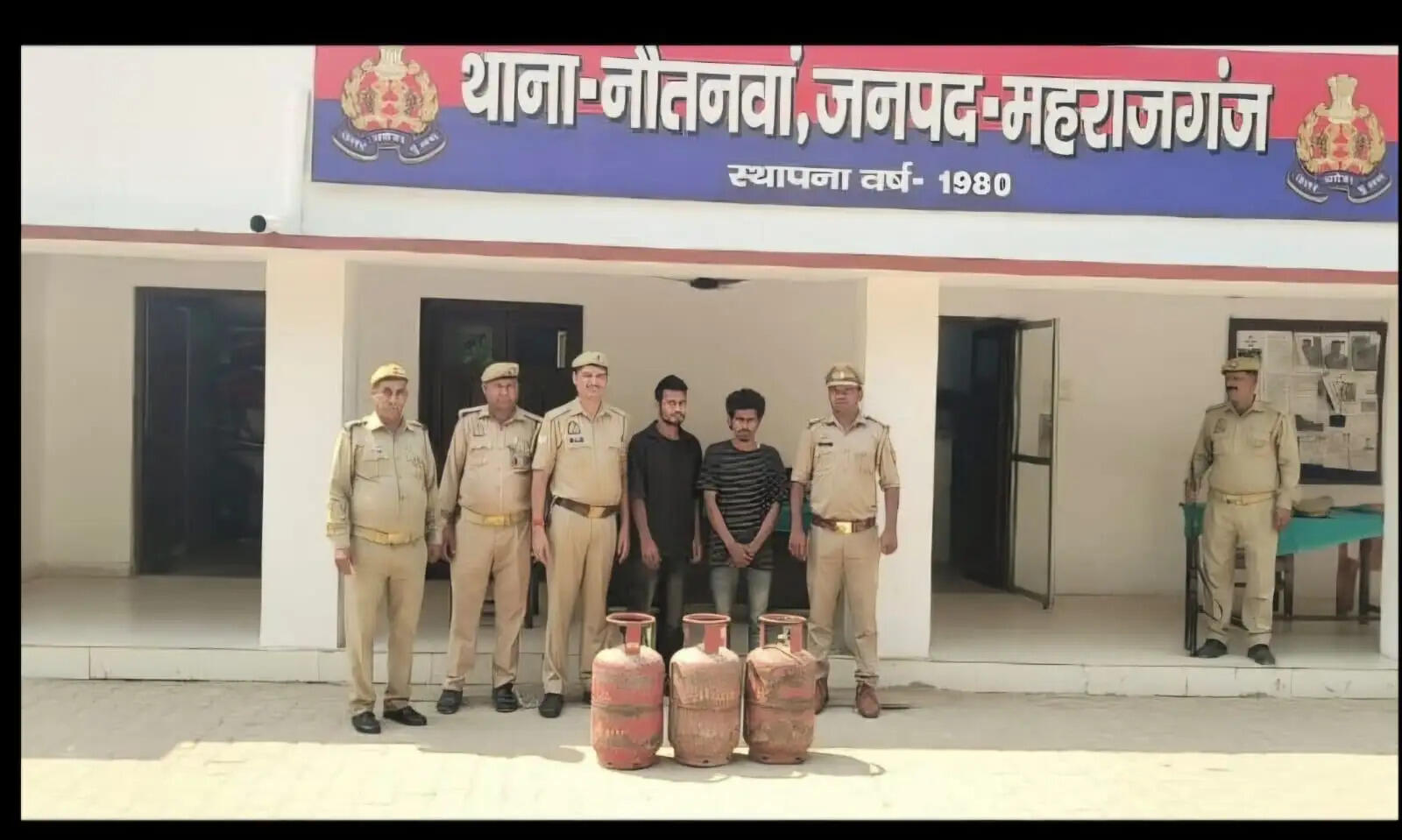 नौतनवा पुलिस ने घर में चोरी करने वाले दो आरोपियों को किया गिरफ्तार