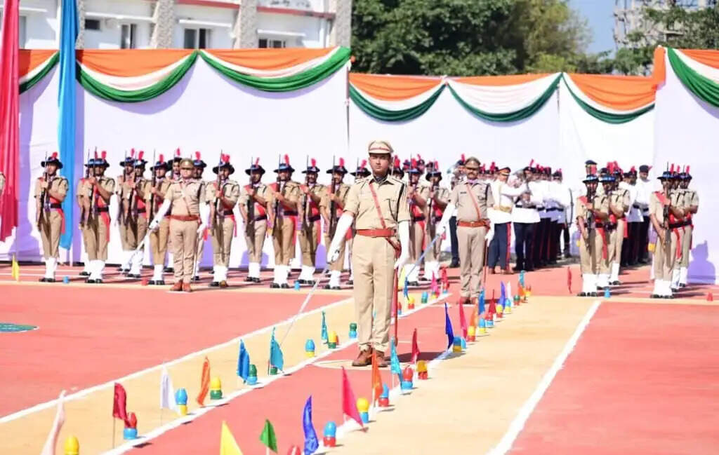 मुख्यमंत्री धामी ने पुलिस स्मृति दिवस पर शहीदों को श्रद्धांजलि दी