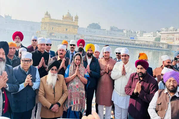 दिल्ली की मुख्यमंत्री रेखा गुप्ता ने अमृतसर में गुरु तेग बहादुर जी की शहादत पर शुकराना अदा किया