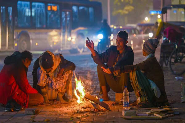 सर्दियों की दस्तक: उत्तर भारत में ठंड और दक्षिण में बारिश की चेतावनी