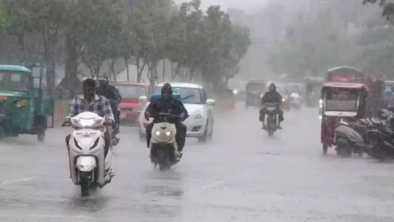 कर्नाटका और केरल में भारी बारिश से स्कूलों की छुट्टी