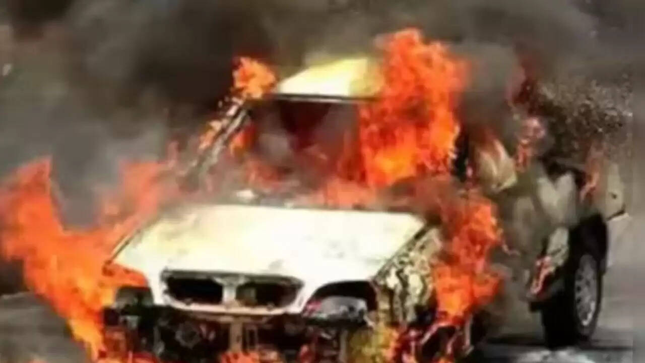 दिल्ली-मुंबई एक्सप्रेसवे पर भयानक सड़क हादसा: तीन की मौत, एक घायल