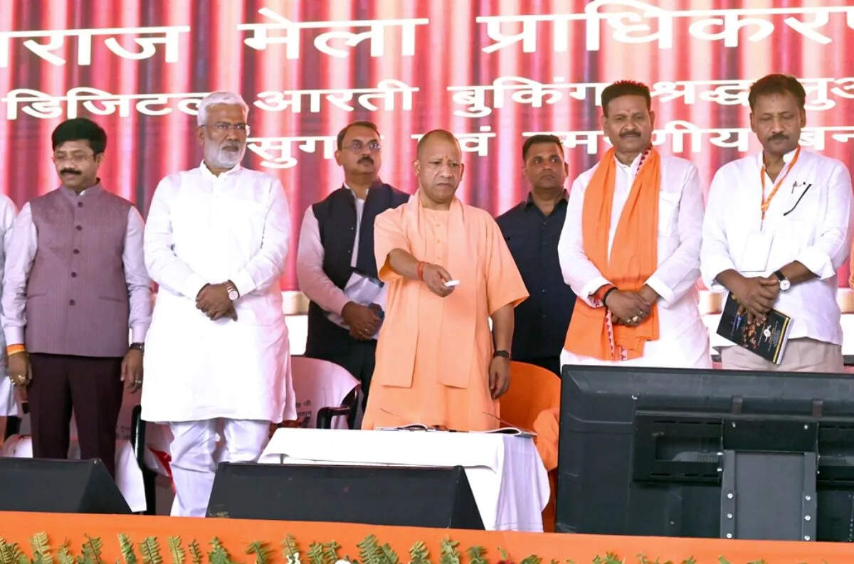 सीएम योगी ने प्रयागराज में 400 करोड़ के विकास कार्यों का उद्घाटन किया