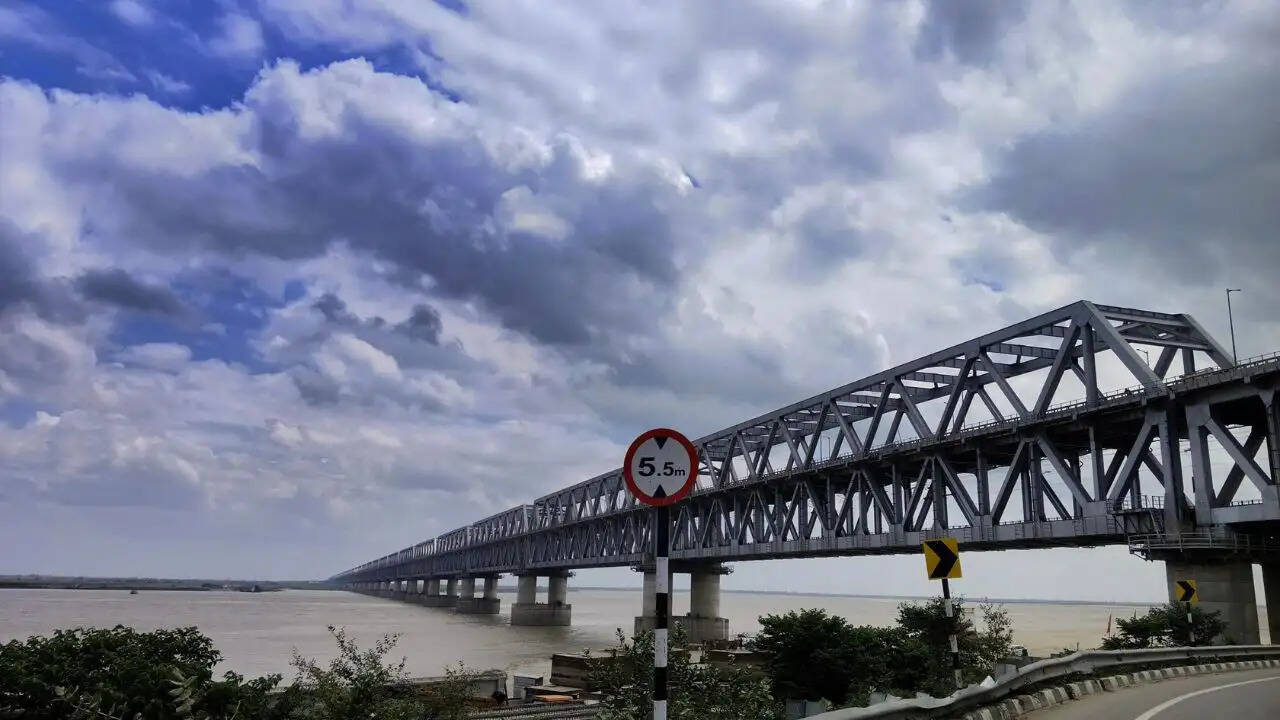 तूफानी मौसम का अलर्ट: कई राज्यों में बारिश और आंधी की संभावना