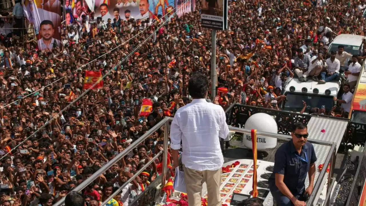 तमिलनाडु में विजय की रैली में भगदड़: 39 लोगों की जान गई, 50 से अधिक घायल