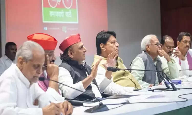 समाजवादी पार्टी ने 2027 चुनाव की तैयारी शुरू की, अखिलेश यादव ने कार्यकर्ताओं को किया जागरूक