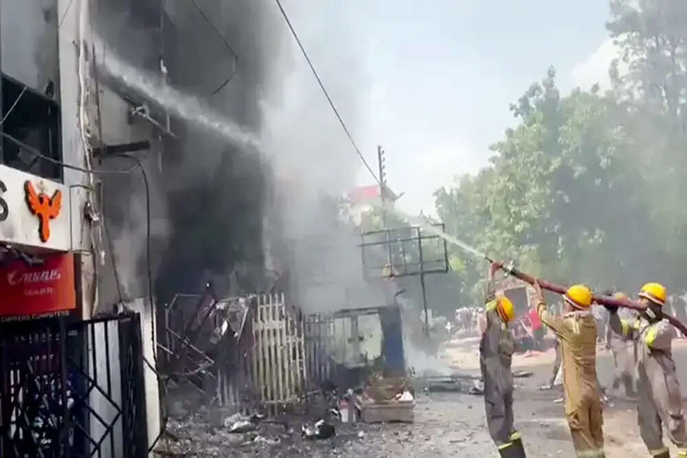 लखनऊ में कोचिंग इंस्टीट्यूट में आग से 14 छात्रों की मौत