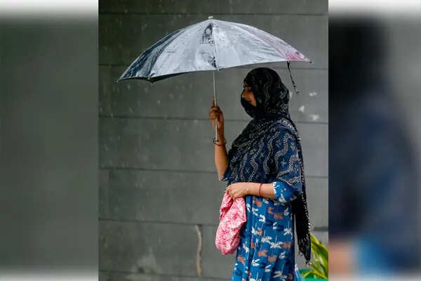 दिल्ली-एनसीआर में बारिश का येलो अलर्ट, तापमान में गिरावट