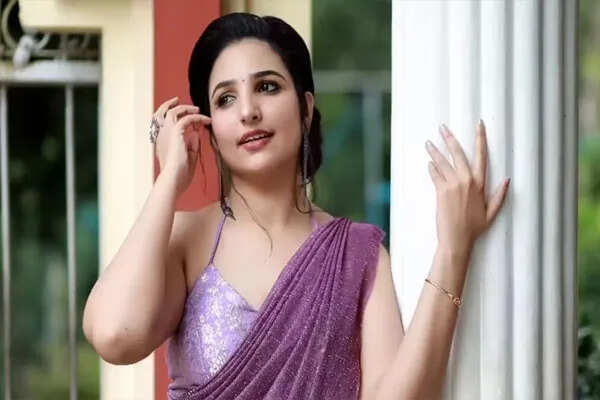 मलयालम अभिनेत्री रिनी जॉर्ज ने राजनीतिक नेता पर गंभीर आरोप लगाए
