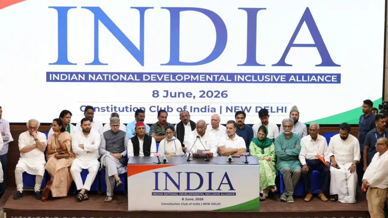 दिल्ली में इंडिया गठबंधन की बैठक: चुनावी रणनीति और शिक्षा मंत्री के इस्तीफे की मांग