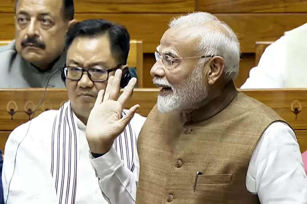 प्रधानमंत्री मोदी ने लोकसभा में आतंकवाद पर कांग्रेस को घेरा