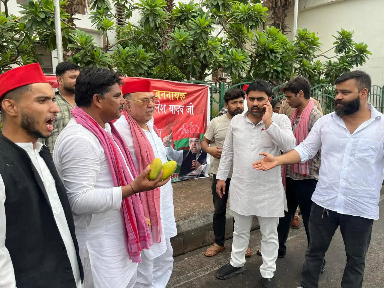 अखिलेश यादव का जन्मदिन: प्रदेशभर में धूमधाम से मनाया गया