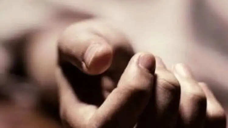 लखनऊ में युवती की आत्महत्या: पुलिस जांच में सामने आए कई नाम