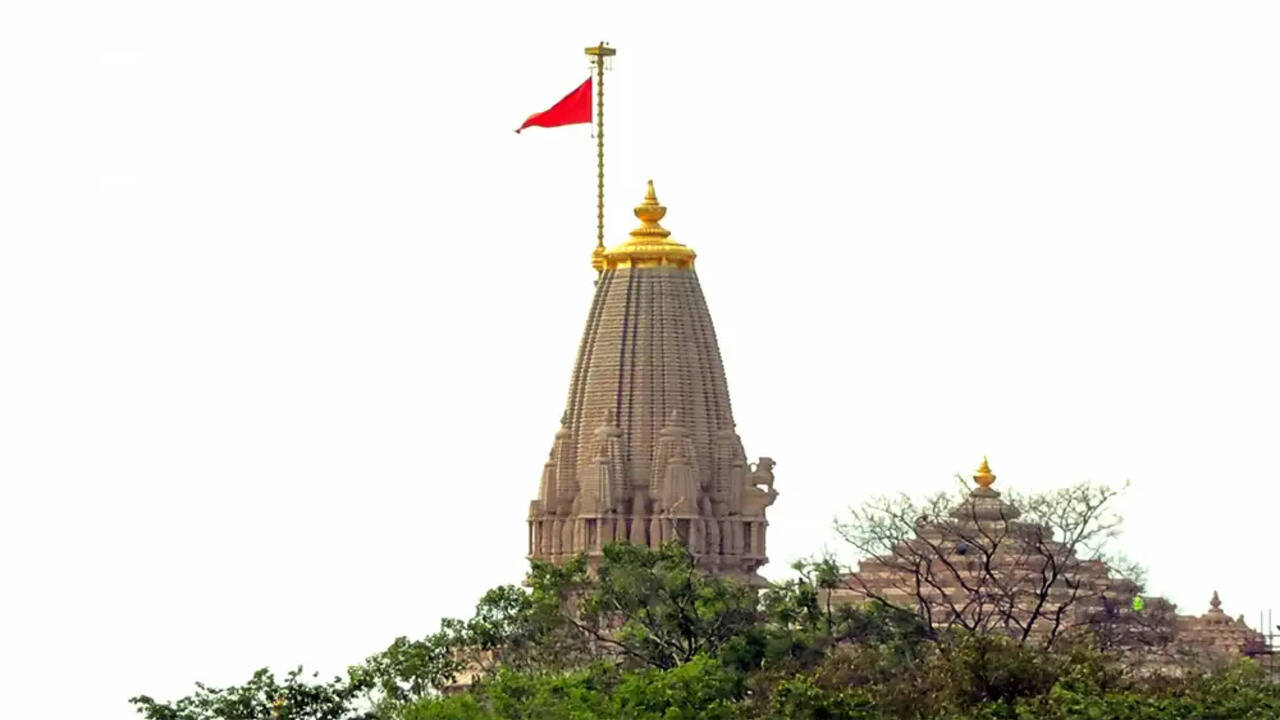 हिंदू राष्ट्र की आर्थिक राजनीति: चढ़ावे और मार्केटिंग का खेल
