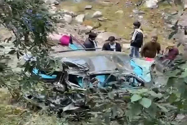 कैंची धाम के पास सड़क दुर्घटना में तीन श्रद्धालुओं की मौत, पांच घायल