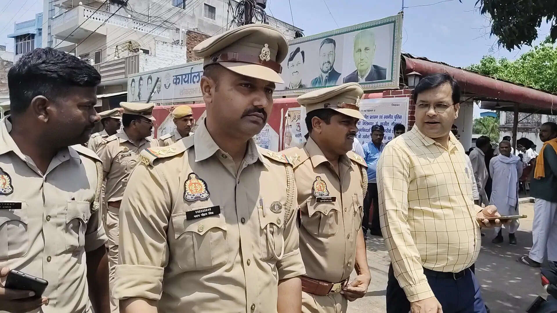 पूर्व विधायक अमन मणि त्रिपाठी का धरना-प्रदर्शन, प्रशासन ने रोका